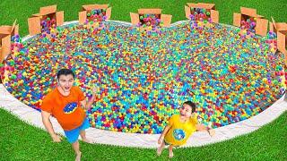 ON REMPLIT NOTRE PISCINE AVEC 15 000 BALLES EN PLASTIQUE !