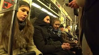 Реакция ДЕВУШЕК в метро ПРАНК перед лицом!!! *3 часть*