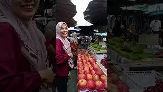 Bawak kak yo bili bahan untuk buat menu kat pasar sabayoi