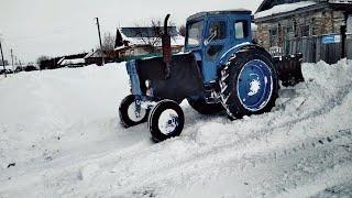 Трактор т 40, совмещаем приятное с полезным, помогаем убирать снег жителям деревни