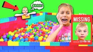 HELP... LOST My BroTheR In LeGo ColoR Ball Pit!