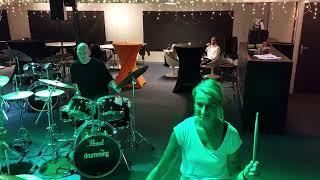 Abba drummen bij Hit it Happiness in Roden