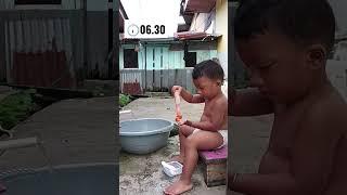 Bayi mandi sendiri #short #bayilucu #mandi