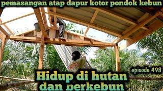 proses pemasangan atap dapur dan pembuatan material pondok kebun warta petani muda hidup di hutan