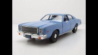 Plymouth Fury 1977 "Christine" Detective Junkins Modellauto 1:24 Greenlight