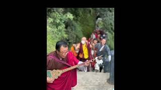 FAMOUS BHUTANES SINGER OFFER SONG TO DJKR || DZONGSAR JAMYANG KHYENTSE RINPOCHE