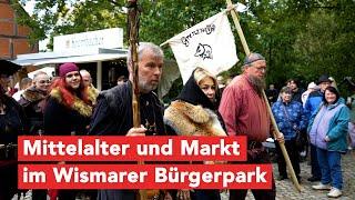 Druide weiht Mittelalterlichen Herbstmarkt Wismar mit Show und bunter Ware