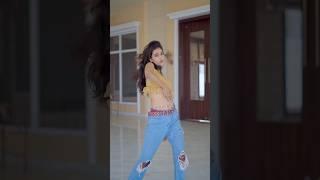 Kya karu Dance shorts video #maiitnisunderhumaikyakar #viralreels #trendingreels #dance #ytshorts