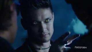 Shadowhunters 1x01 | Magnus first scene(s) at Pandemonium