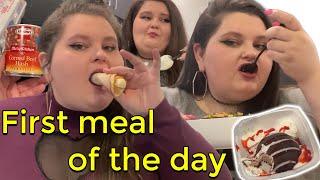 Amberlynn has dessert for breakfast | First meal of the day