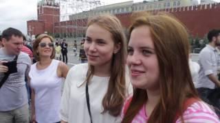 Russian people sing Russian national anthem (subtitles)