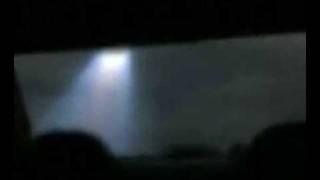 Home Video Of UFO Over Australia - Mum Films Entire High Speed Encounter