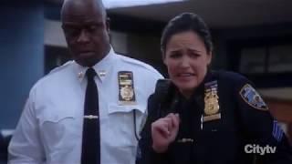 Brooklyn Nine Nine S06E16 - Scully and his twin brother Earl scrap