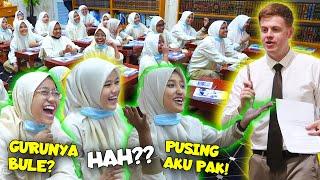 KOCAK! Guru Bule Nekat Masuk Pondok Pesantren - Muridnya Cewek Semua? !!