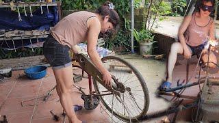 mechanic girl -m:, patching bicycle inner tubes,replace bicycle chainWelded the two-wheeled cart