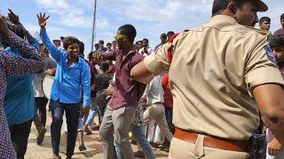 Youth Fight At Golconda Bonalu 2023 | Golconda Bonalu 2023 | police clear All crowd