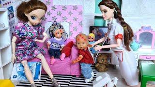 КТО-ТО НАС ПОКУСАЛ Катя и Макс веселая семейка! Смешные куклы истории Барби и ЛОЛ Даринелка ТВ