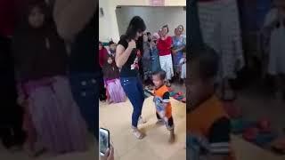 Yang lagi viral tante tante yg pintar goyang vs anak kecil