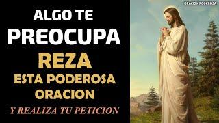 ¿Algo te preocupa? Reza esta poderosa oración y realiza tu petición