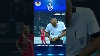 Wasit ketawa! Momen lucu Liga 1, Riko kasih tau wasit #shorts