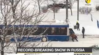 Russia: Passengers push trolleybus stuck in snow in Moscow