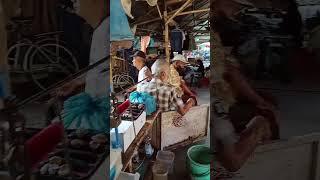 suasana pagi di pasar klitikhan jongke