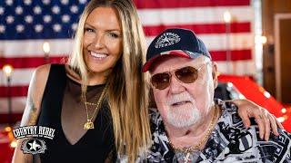 Legendary Johnny Lee duets 'Lookin' For Love' with his daughter Cherish Lee