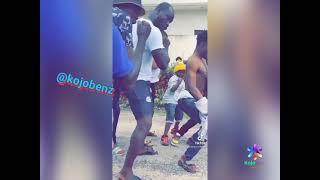 Akabenezer (Dr.Likee) dancing with Kuami Eugene new featured banger