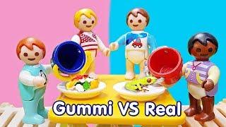 BABY TOWN Mädchen gegen Jungs  Gummi Essen vs Echtes Essen Challenge   Playmobil Film