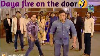 daya fire on the doorदया ने दरवाजा तोड़ दिया #cid