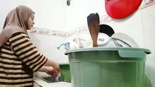 DAILY VLOG KEGIATAN IBU RUMAH TANGGA SEHARI HARI BERES BERES RUMAHMASAKBERSIHIN DAPUR KONTRAKAN