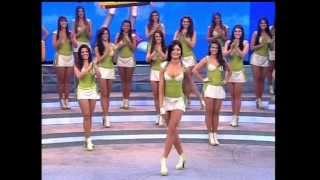 Faustão desafia Aline Riscado a erguer perna em 180 graus - 10.06.2012.wmv