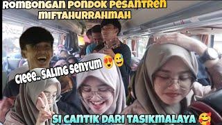 PENGAMEN ANYER// JILBAB CREAM TERSENYUM MALU DIGOMBALIN BANG ALVI 