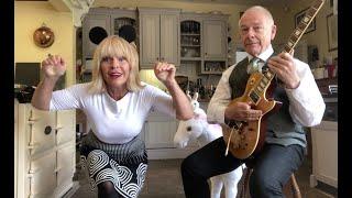 Toyah & Robert Fripp - Caffeinated Mouse Tap Dancing to "Fracture"