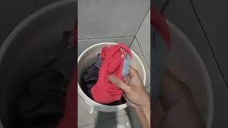 numpang kamar mandi tetangga.. org nya lagi siapin piring di dapur sebelah, saat nya nyicip kancut 