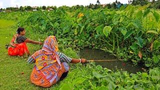 Fishing Video || traditional boy is fishing with a hook in the canal of the farmland || Hook trap