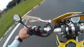 FURTADO DA TORNADO   DRZ 400 NA RUA MUITA LOUCURA VOANDO BAIXO