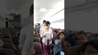 Pramugari Cantik Batik Air Hitung Jumlah Penumpang dalam Pesawat ️️