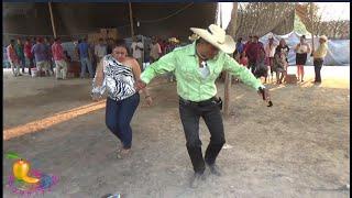 Se robo todas las miradas !!--Se la rifa el de camisa verde,asi se debe bailar un zapateado