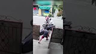 ketika merampok sepeda motor menjadi SANGAT salah…