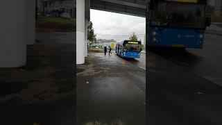 Бомжа выкидывают из автобуса в Москве