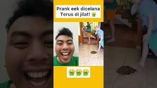 Prank eek dicelana terus di jilat guys! Jijay banget!  #shorts