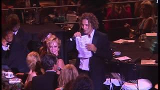 STARLITE GALA 2012: David Bisbal convence a Antonio Banderas para cantar a dúo