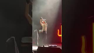 tyler painting his hands black in message man - blurryface is back | TWENTY ONE PILOTS SUMMERFEST