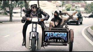 JEMSON - SAKIT HATI FT. RAZ AZRAAI (OFFICIAL MUSIC VIDEO)