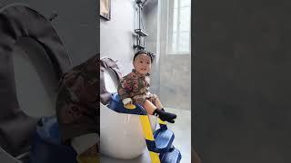 This children's step toilet is really practical. It is stable and does not worry about falling. It