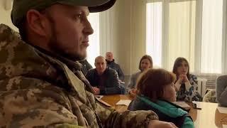 Накипіло: захисники завітали на сесію до Петропавлівської селищної ради