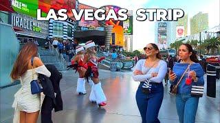 Las Vegas Strip Christmas Walk - Christmas Eve in Las Vegas - December 2024