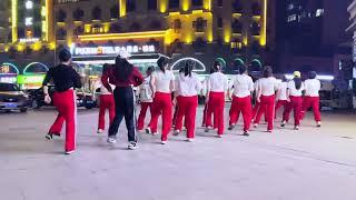 广场舞《耶耶耶》32步步子舞，演示：芝麻舞队