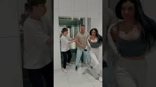 Bodybuilder try to put his di*k inside girl as